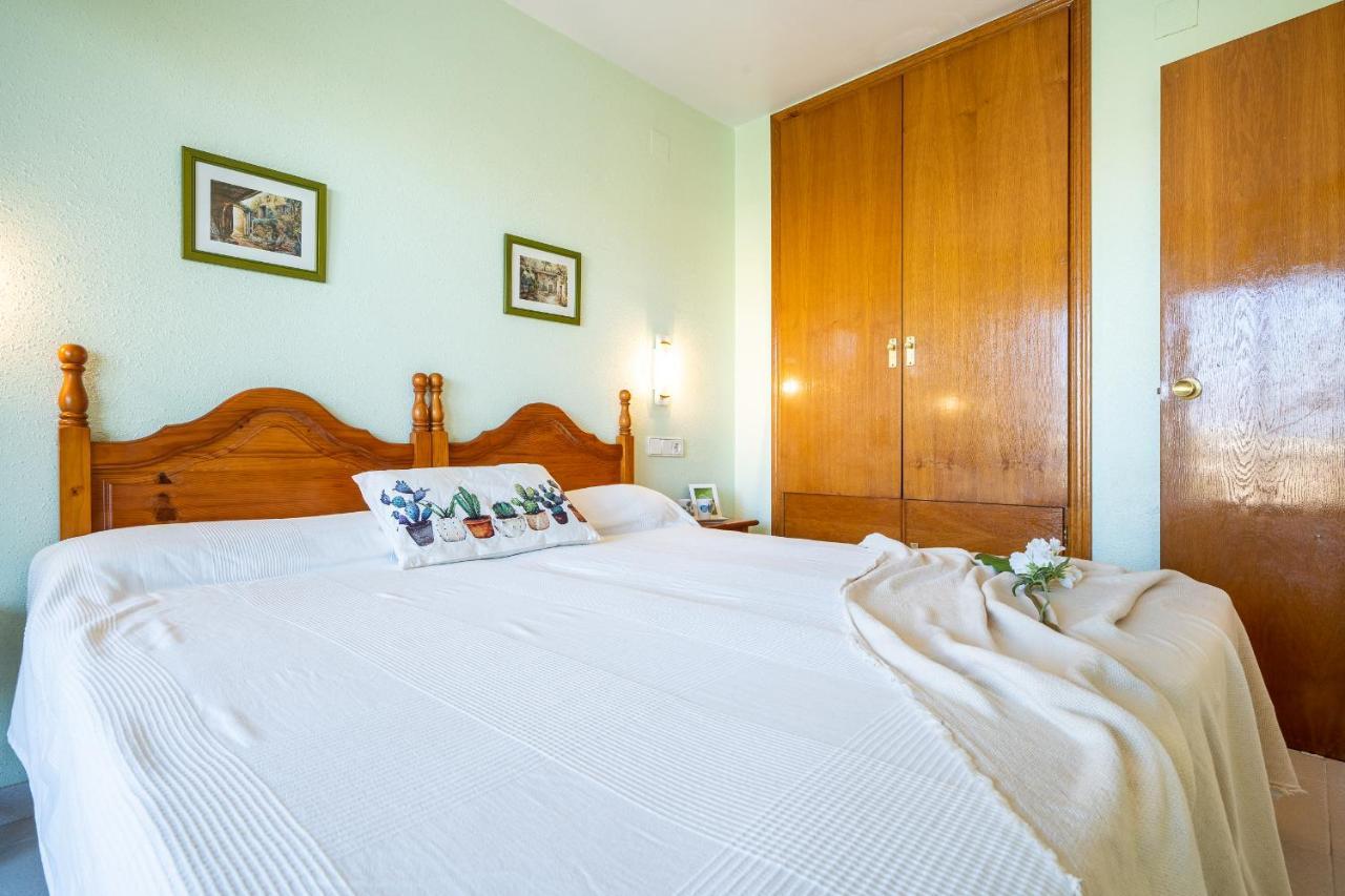 Royal Apartments Салоу Екстериор снимка