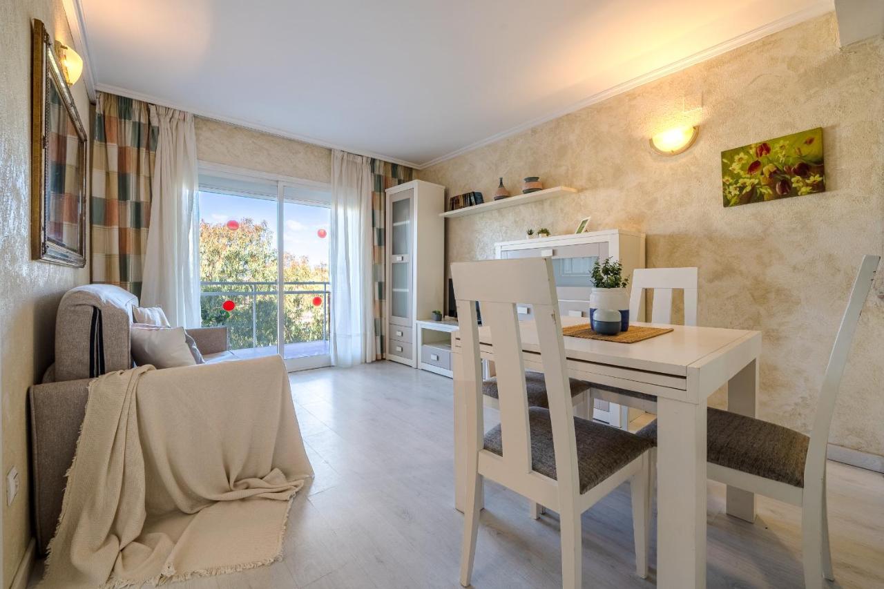 Royal Apartments Салоу Екстериор снимка
