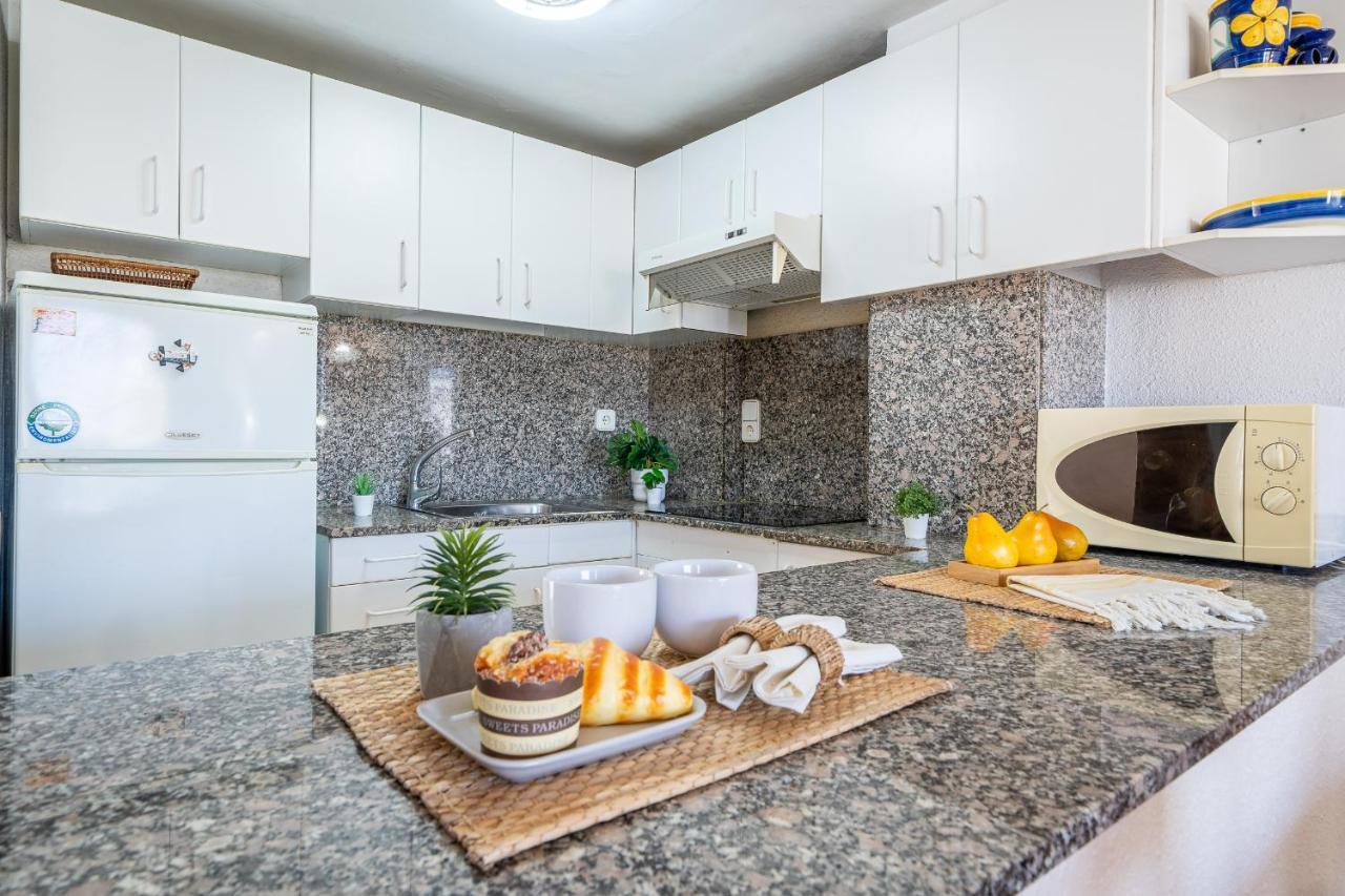 Royal Apartments Салоу Екстериор снимка