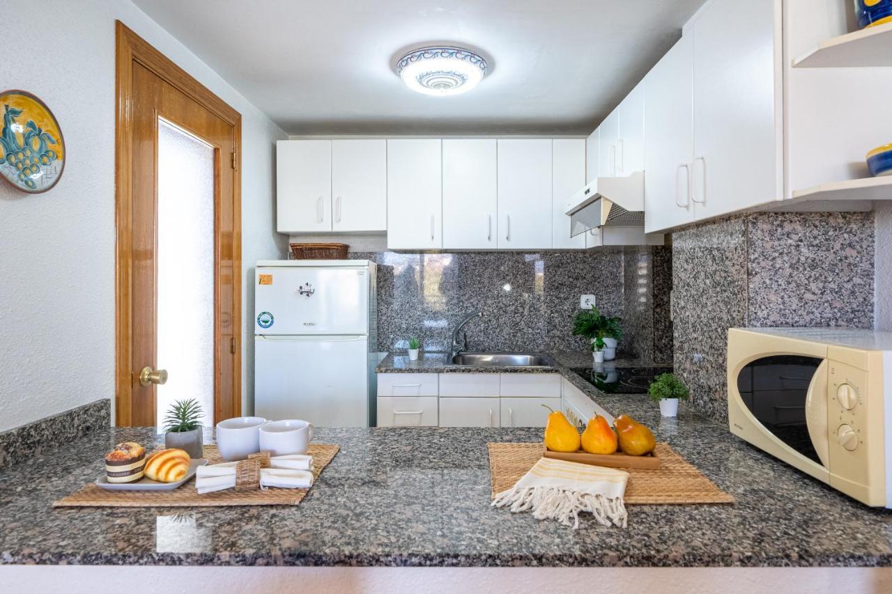 Royal Apartments Салоу Екстериор снимка
